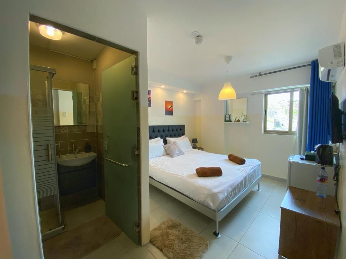 Double room and private bathroom