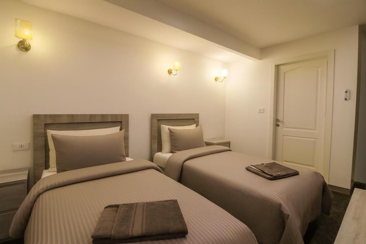 Twin room with two single beds