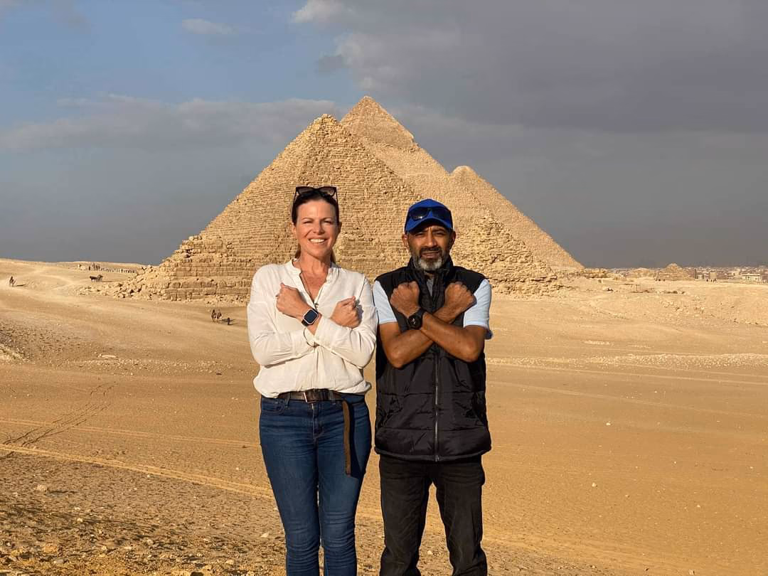 Rami and a guest in front of the pyramids